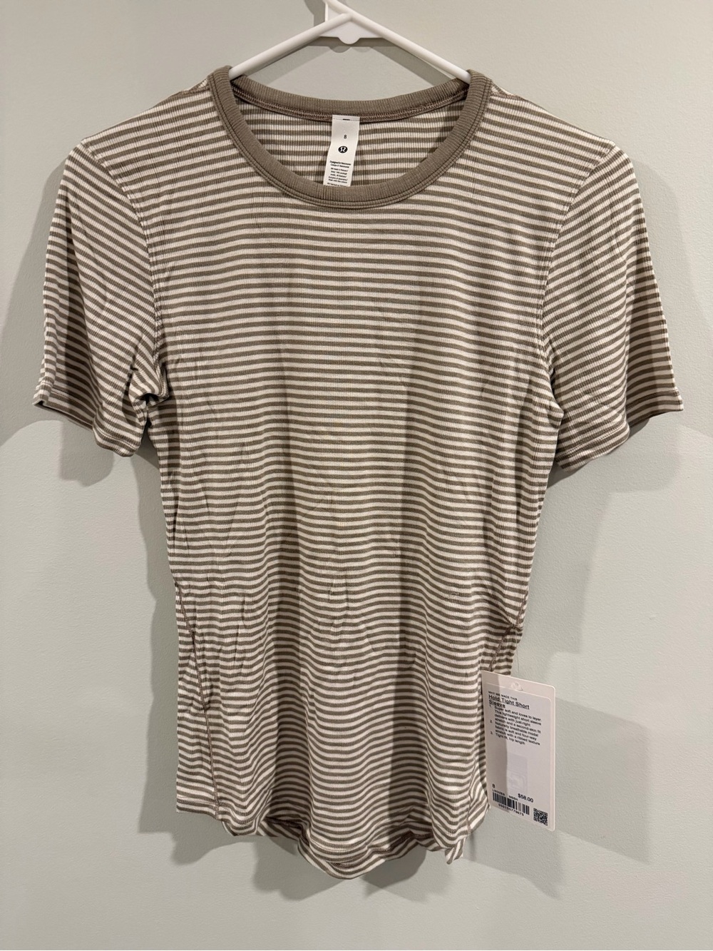 Lululemon Hold Tight Short Sleeve in Mojave Tan Stripe, Size 8 (NWT)